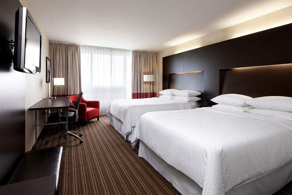 Four Points By Sheraton Levis Convention Centre Exterior photo
