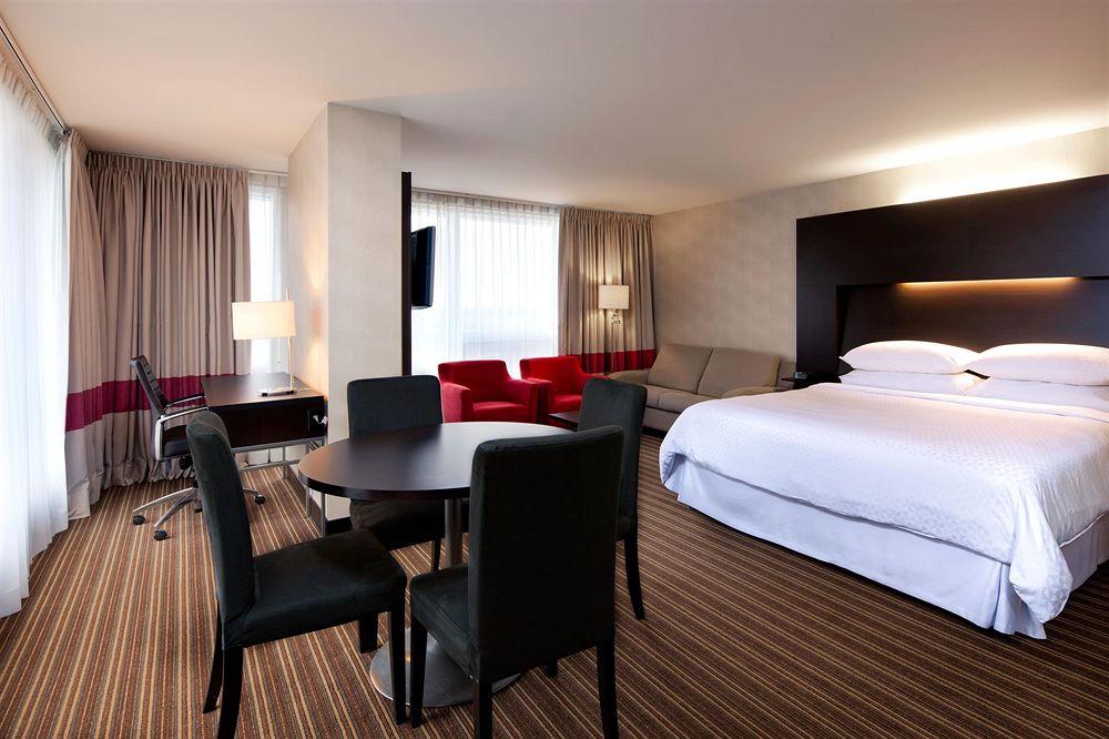 Four Points By Sheraton Levis Convention Centre Exterior photo