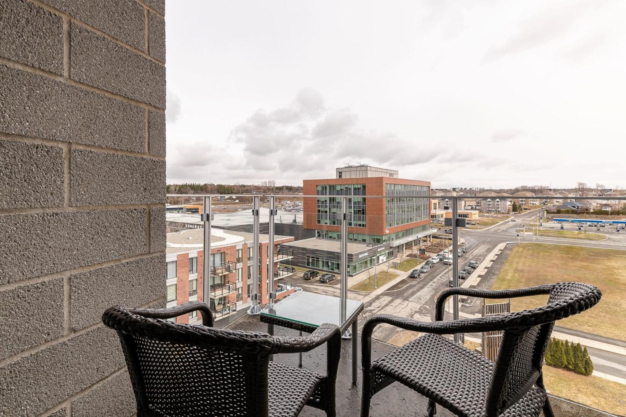 Four Points By Sheraton Levis Convention Centre Exterior photo